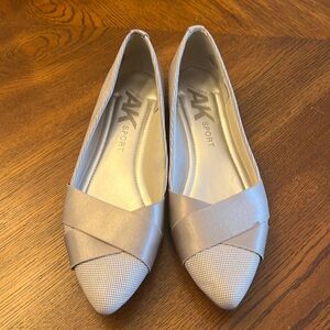 Beige Anne Klein sport flats, never worn